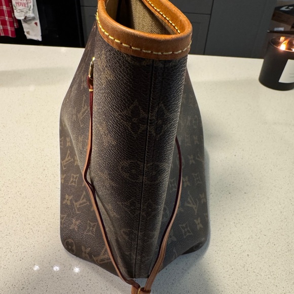 Authentic Louis Vuitton Neverfull GM - Picture 5 of 17